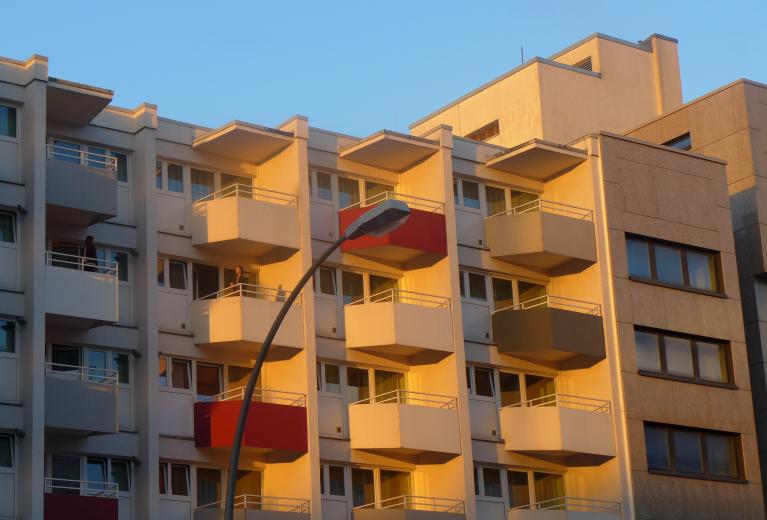 Kerstin Wüstenhöfer-Loges, Fotografie, “On the road - Licht und Schatten<br>in Berlin-Charlottenburg“, 2017