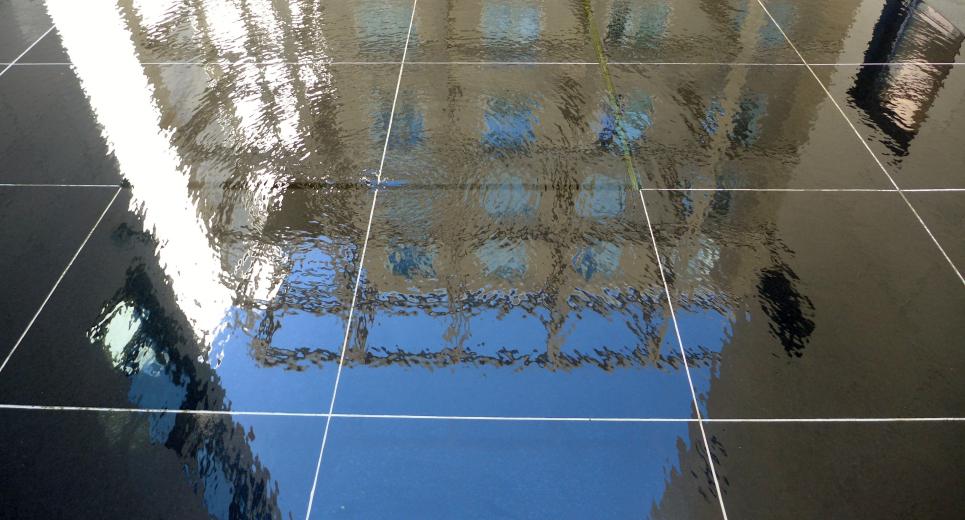 Kerstin Wüstenhöfer-Loges, Fotografie, “On the road -  Im Wasser“ Berlin-Kreuzberg, 2017